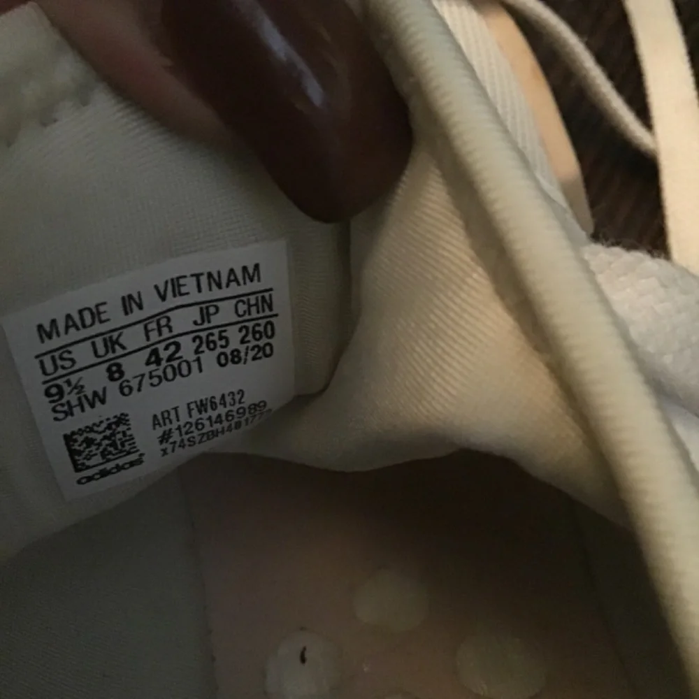 Adidas sneakers size 9.5 - Picture 5 of 5